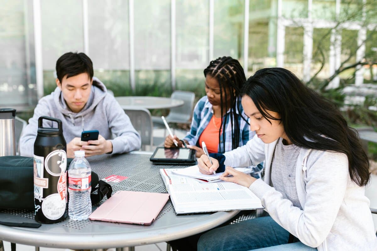 Languages, Literatures and Cultures of Romania Master - Uni4edu