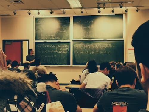 École de commerce Bayes - Uni4edu