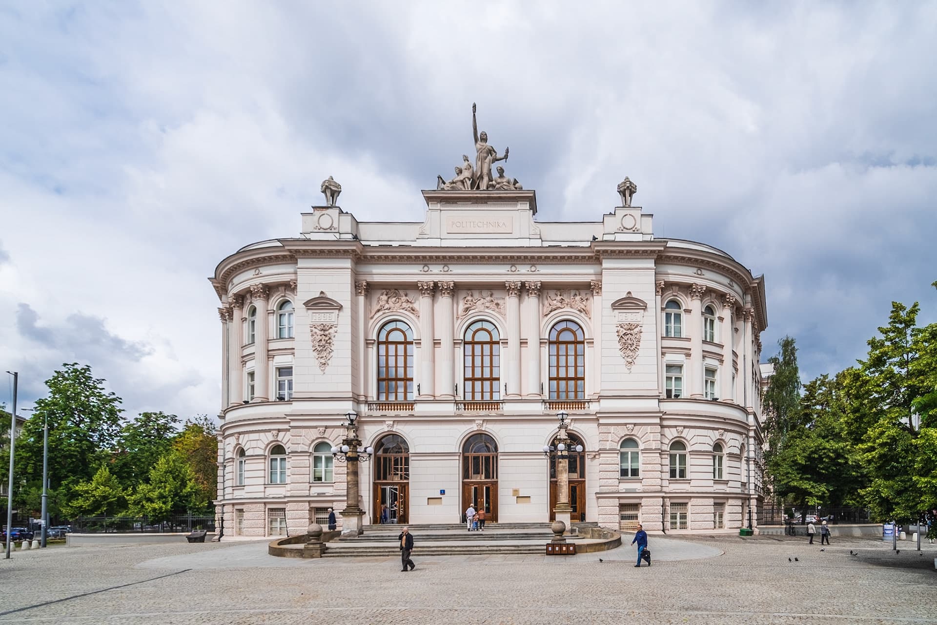 Universiti Teknologi Warsaw - Uni4edu