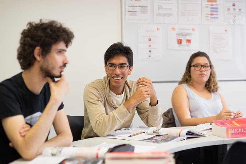 EC Cambridge 継続教育のための英語標準 - Uni4edu