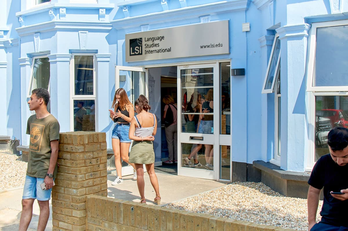 LSI Brighton Intensive 30 with Academic English - Uni4edu