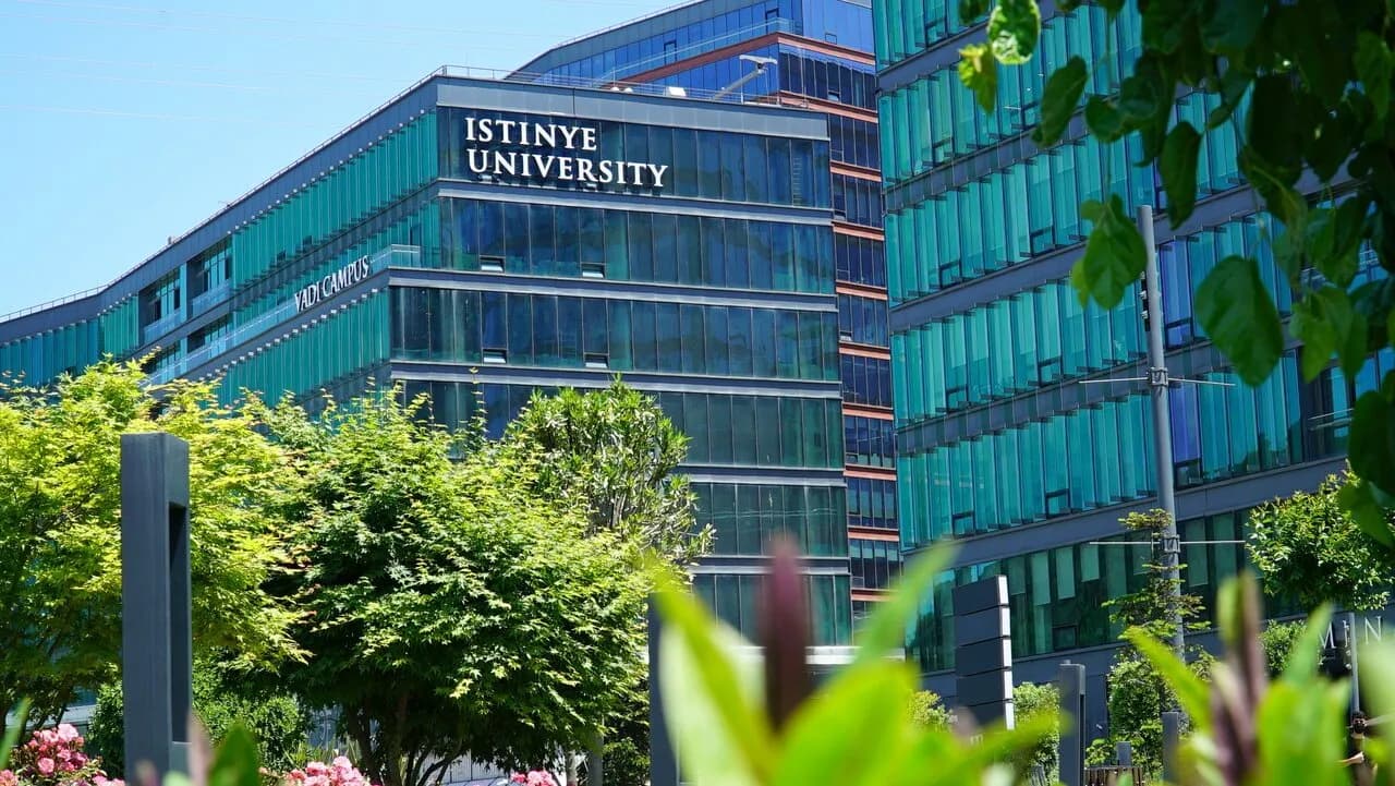 Film und Fernsehen (Englisch) (Dissertation) - Uni4edu