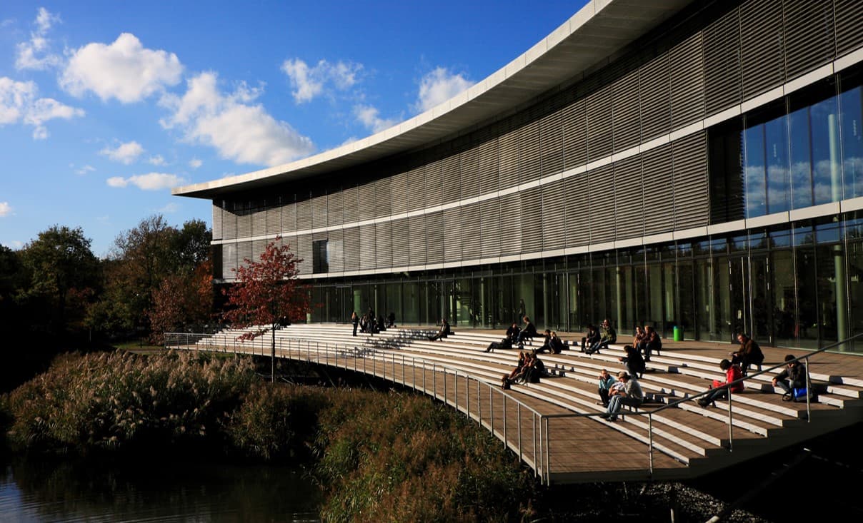 トランスカルチュラル・ヒューマニティーズ：グローバル化した世界におけるメディア、テキスト、言語 - Uni4edu