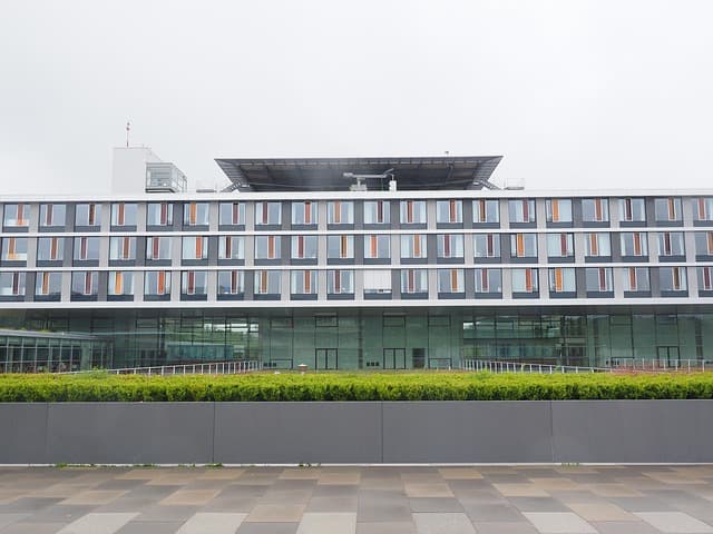 सरे विश्वविद्यालय - Uni4edu