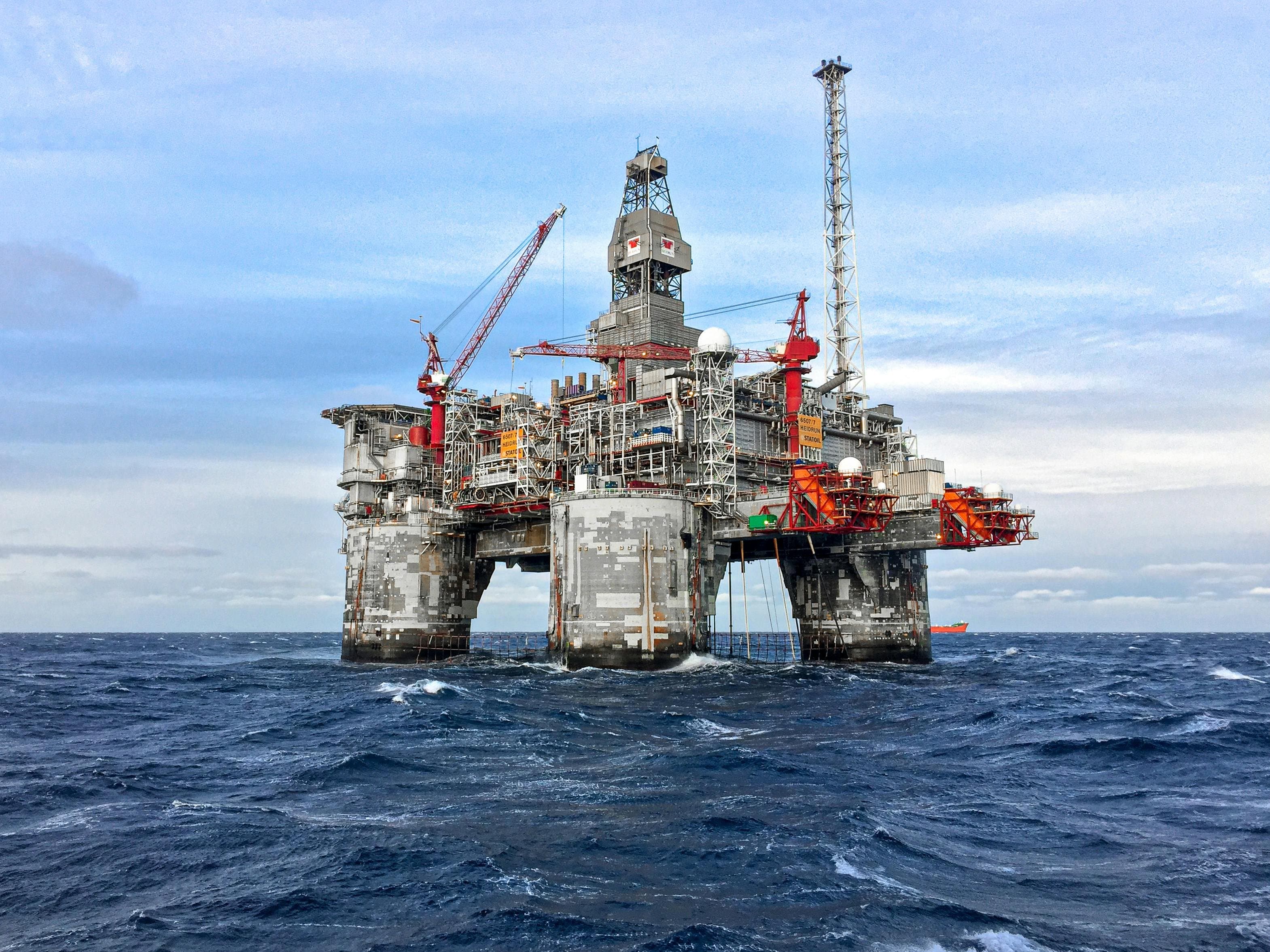 Законодательство в области нефти и газа с диссертацией (магистр права) - Uni4edu